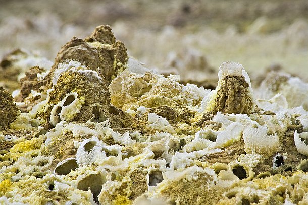 Concrétions Concrétions du blanc le plus pur au jaune le plus intense .....