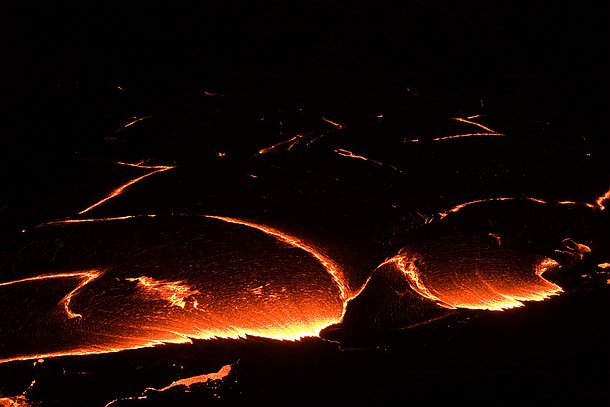 Erta Alé Violence des embrasements, irréalité du spectacle, beauté incroyable, inhumaine, ouverte sur un paysage de lumière verticale à l'éclat insupportable ....